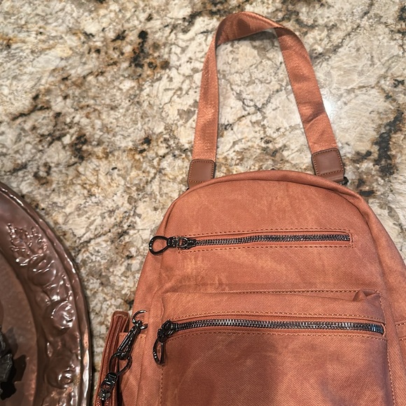 Fashion Back Pack - Picture 5 of 13